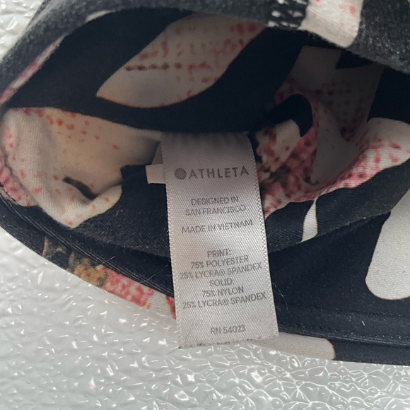 Athleta Magnolia Salutation Stash Pocket Leggings Size Small Floral/Black 305922 - Picture 9 of 13